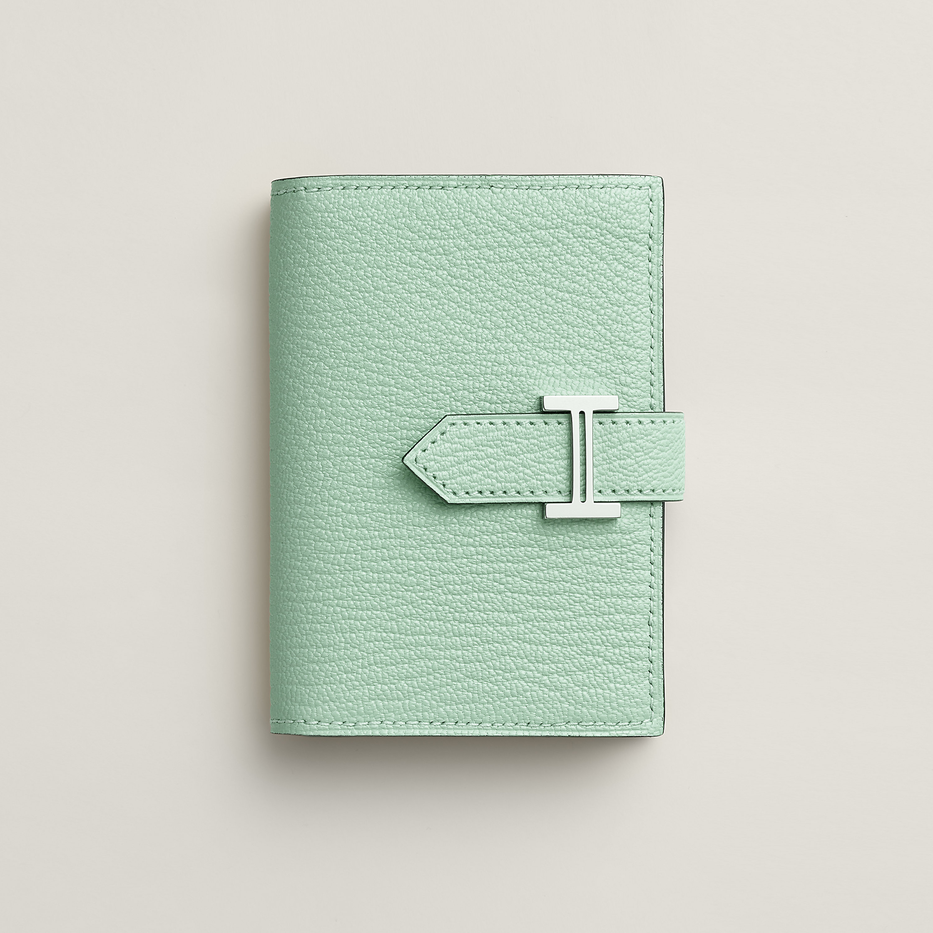Bearn card holder