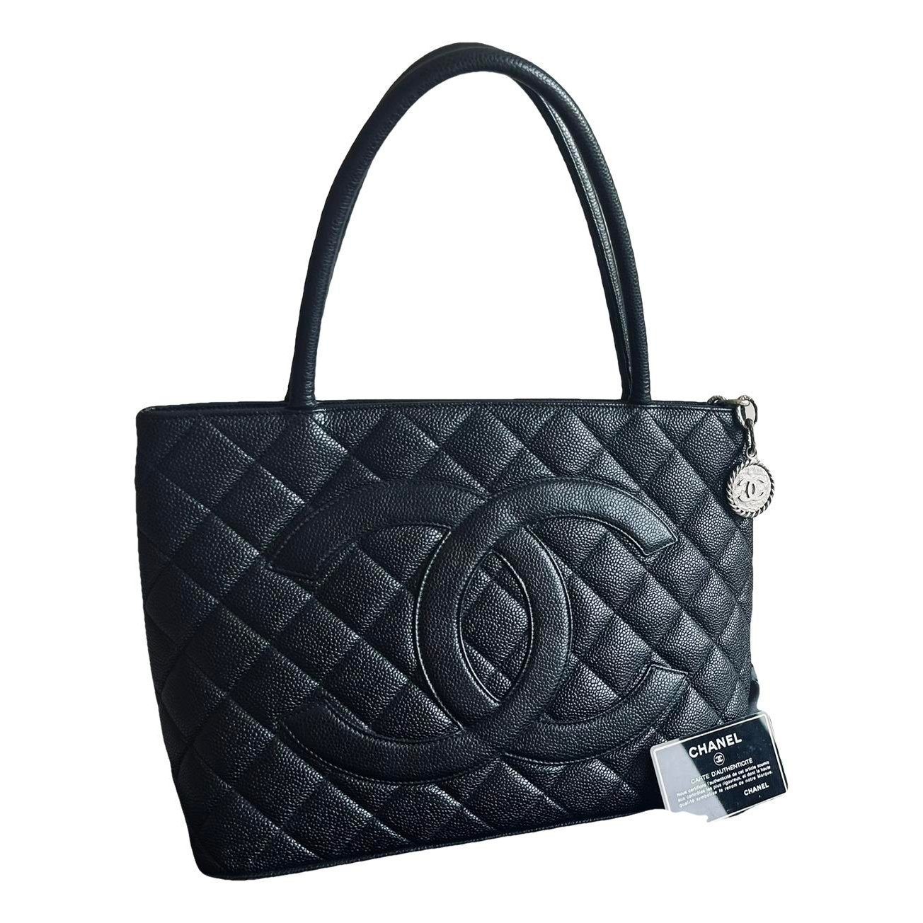 Médaillon leather handbag