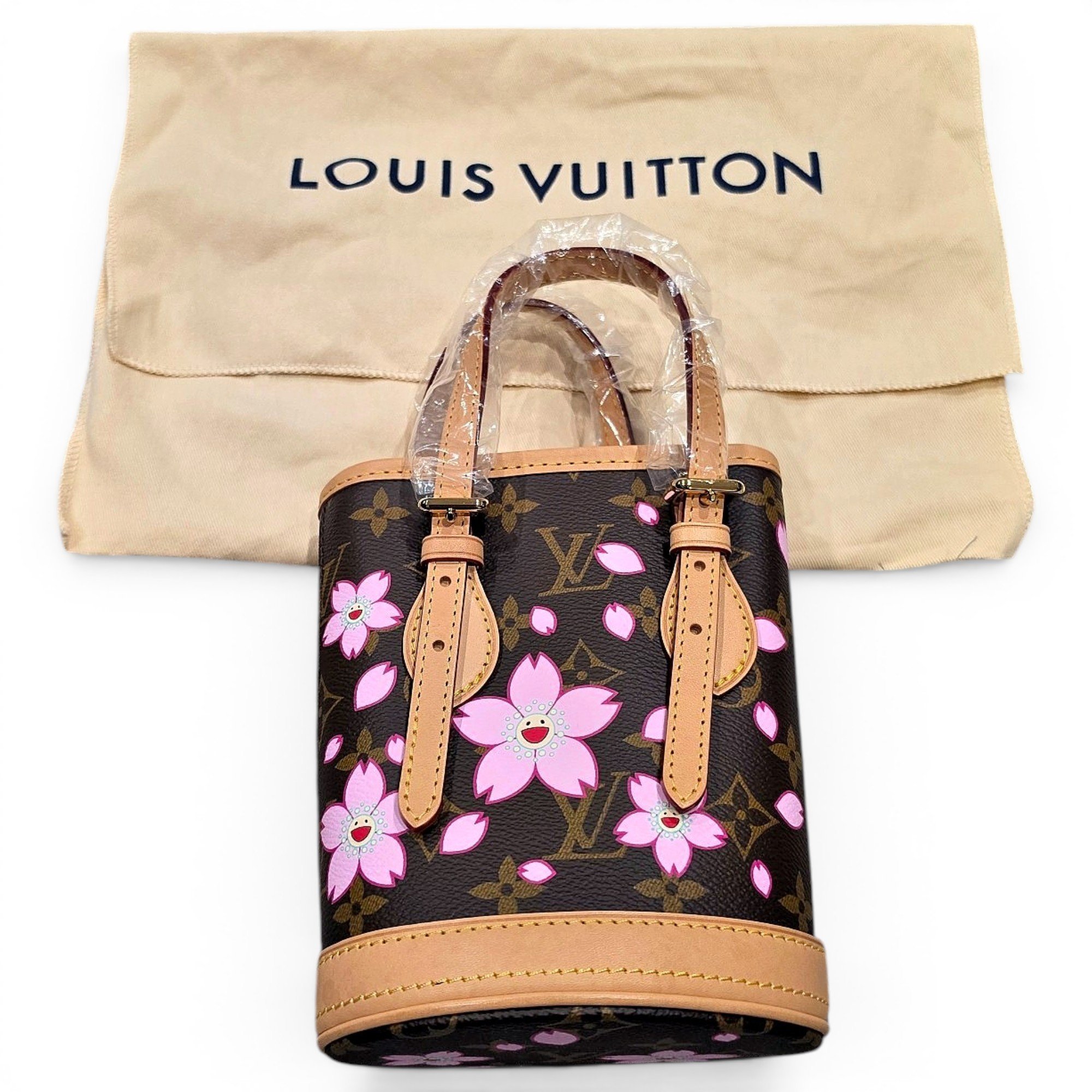 Bucket leather crossbody bag