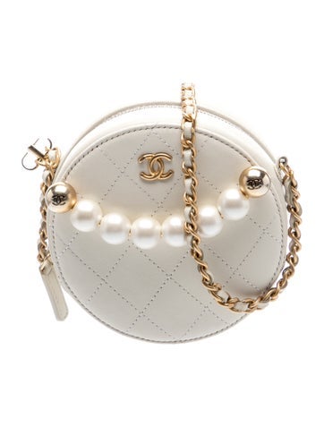 Quilted Chic Pearls Round Clutch w/ Chain