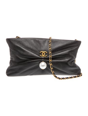 CC Pearl Clutch w/ Chain