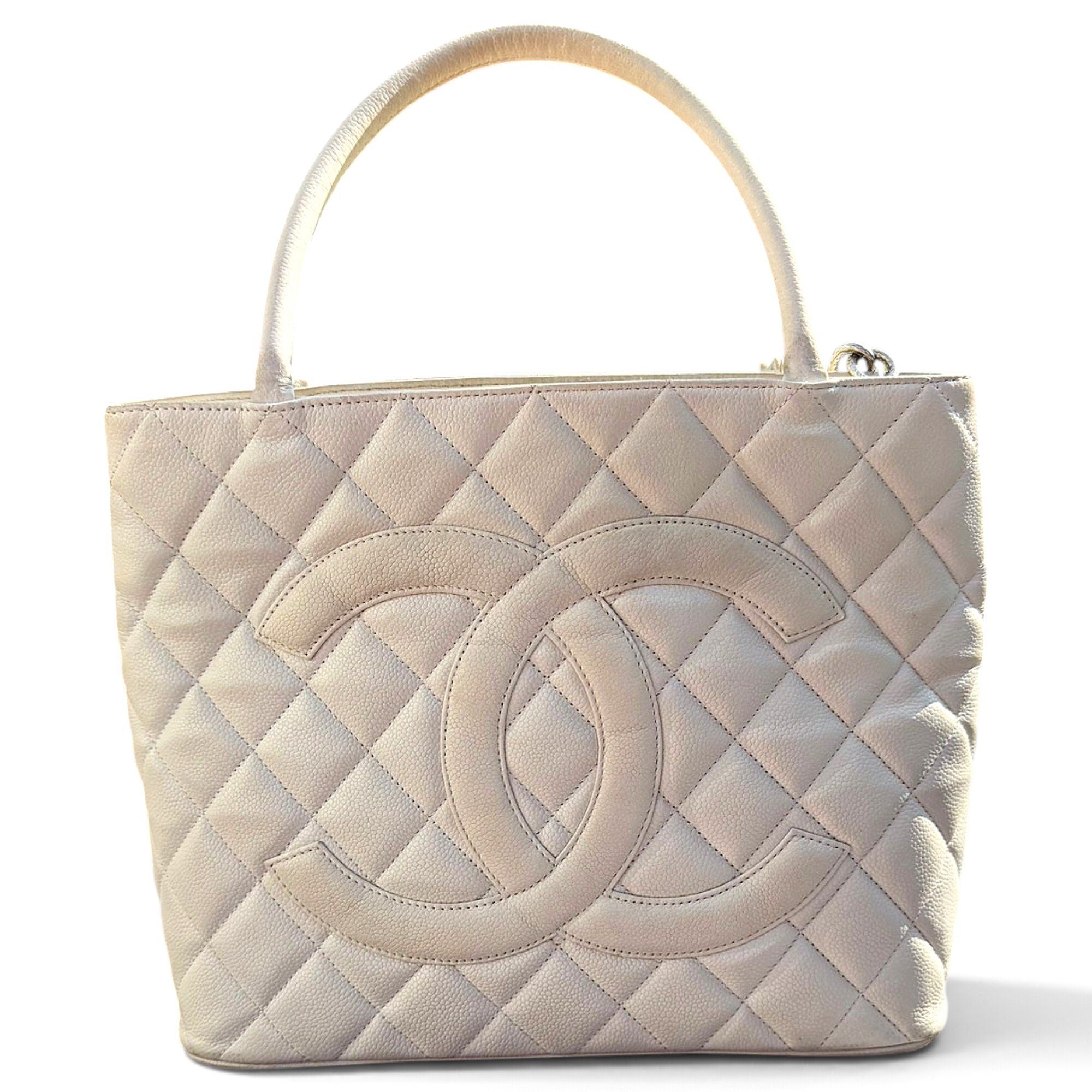 Médaillon leather handbag