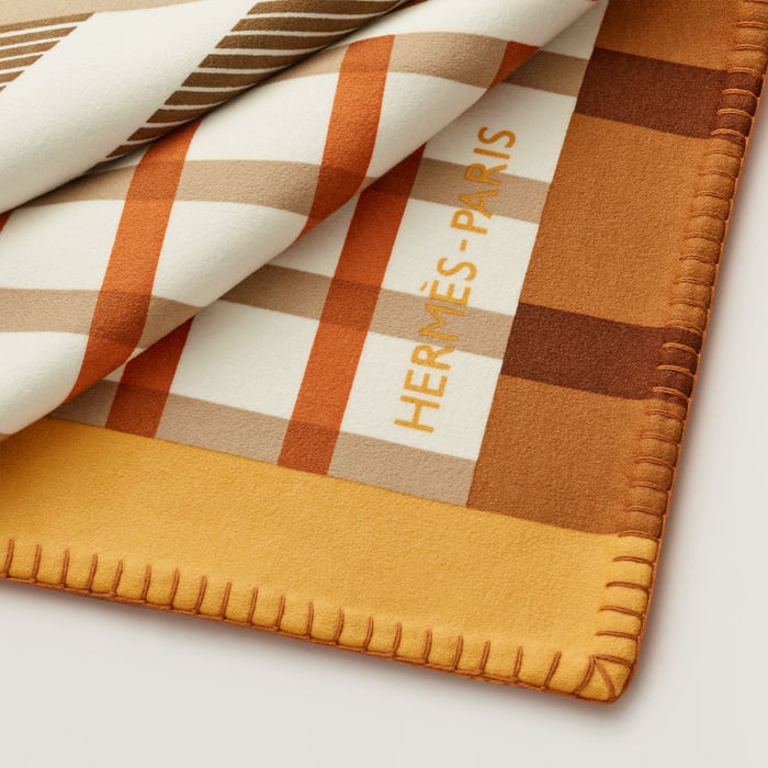 Ambre Cheval Au Box Blanket
