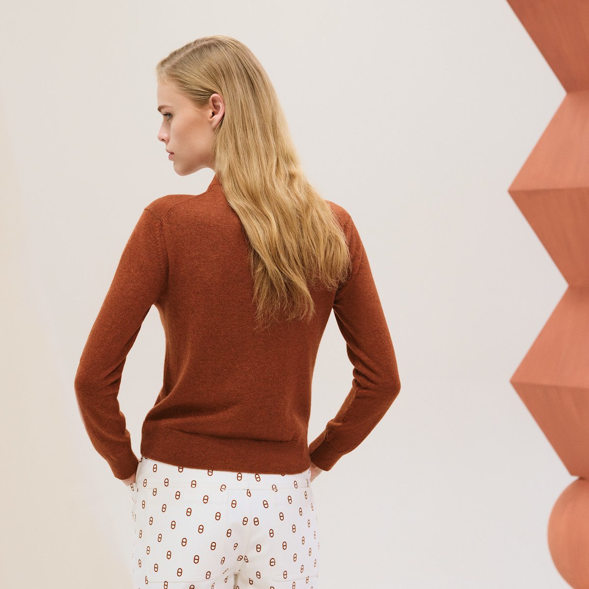 Marron Muscavado Cashmere "H Lift" Long-sleeve Sweater