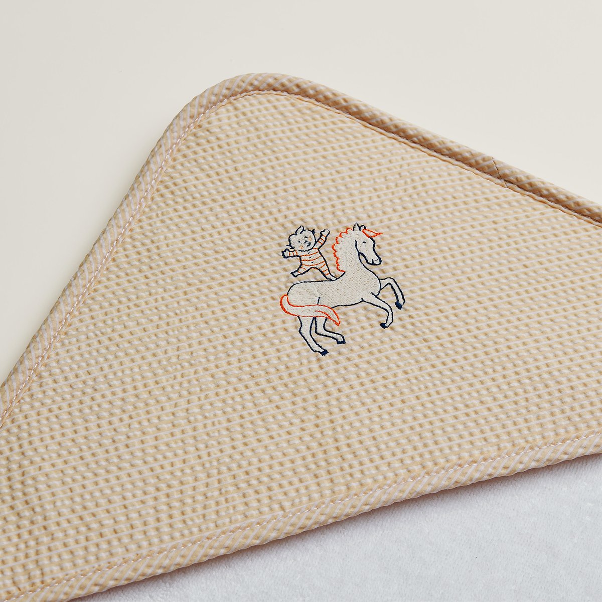 Biscuit Cabriole Bath Set