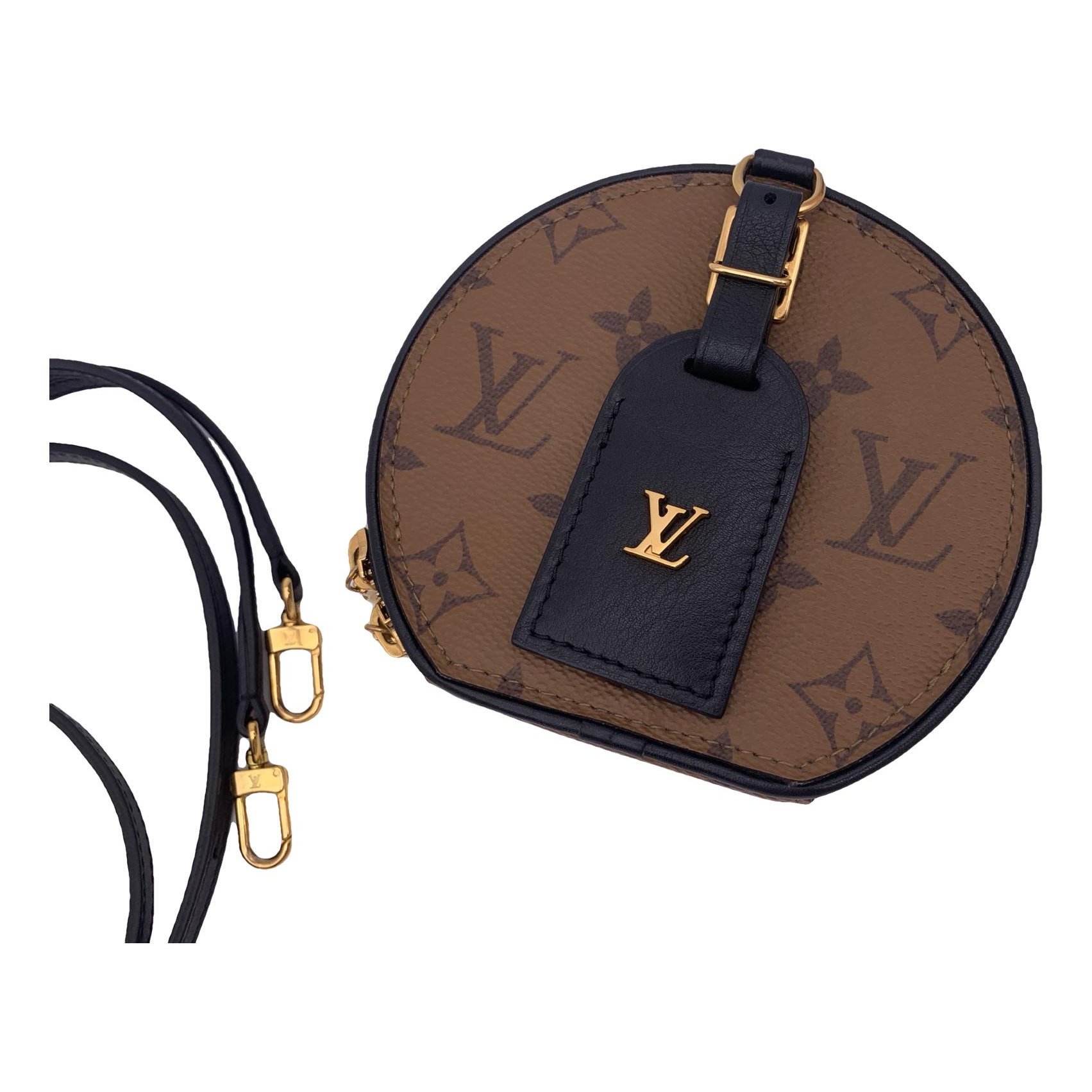Boîte chapeau souple leather handbag