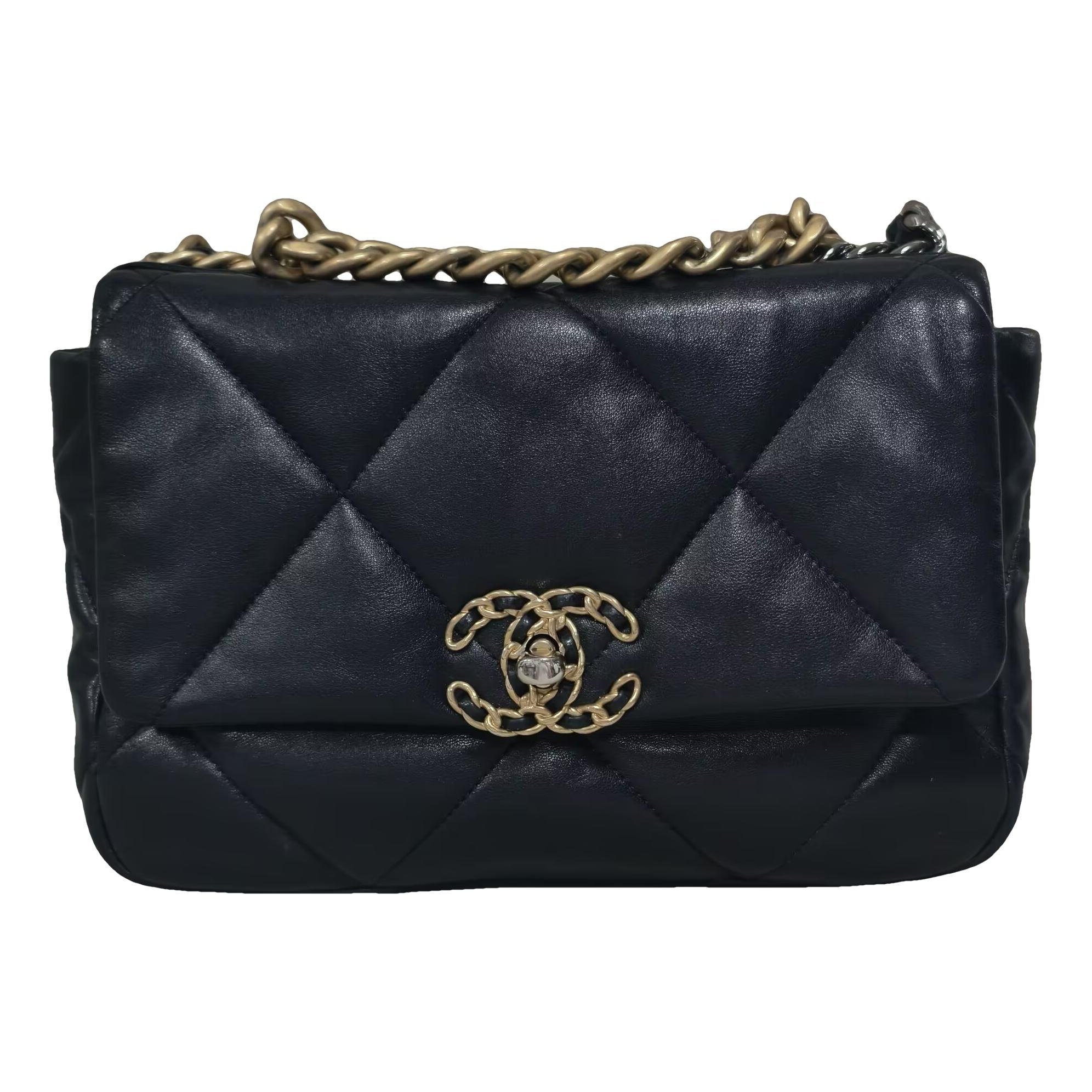 Chanel 19 leather handbag
