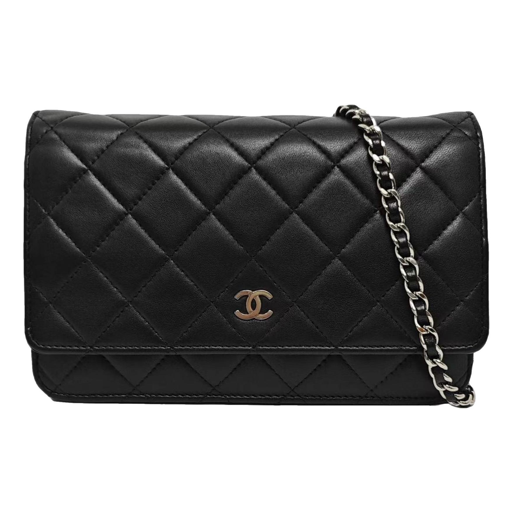Wallet On Chain leather crossbody bag