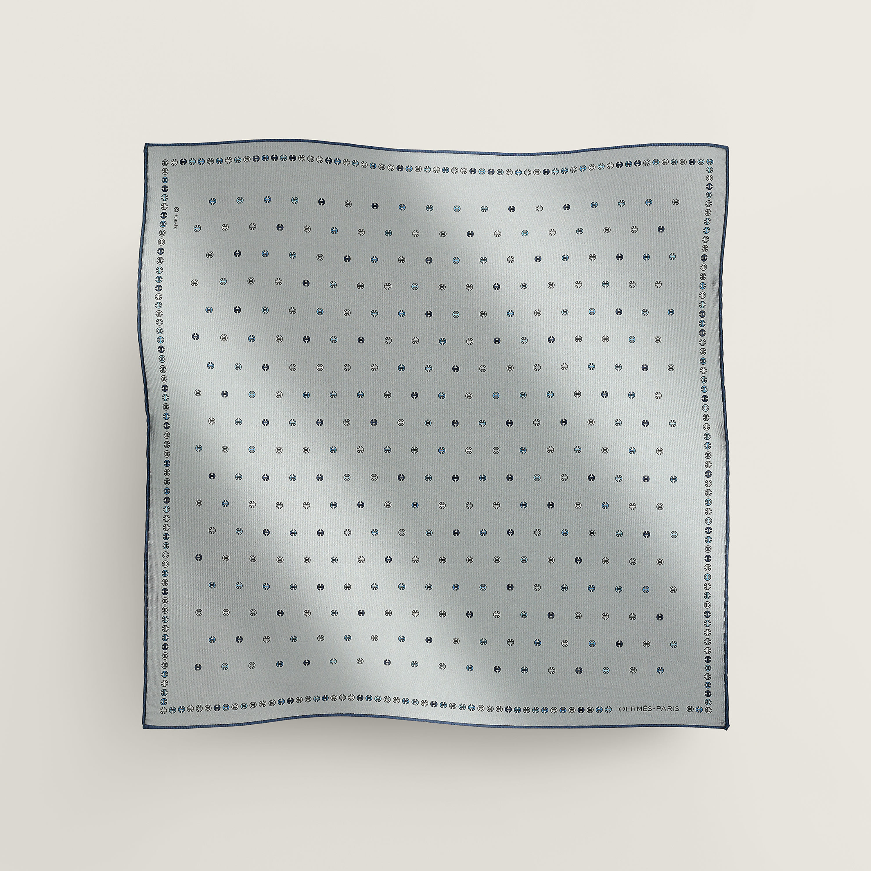 H Tonneau Multicolore pocket square 45