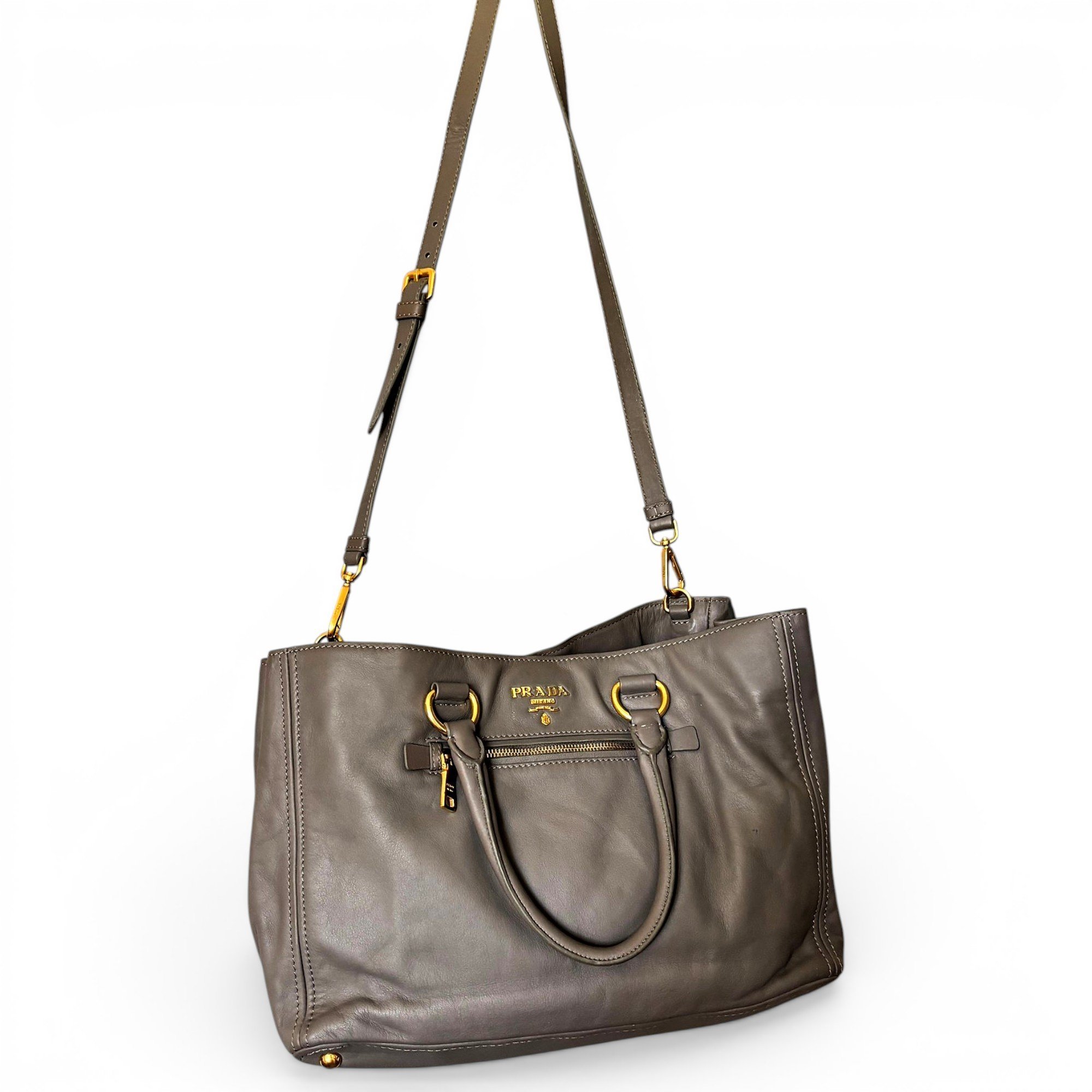 Monochrome leather crossbody bag