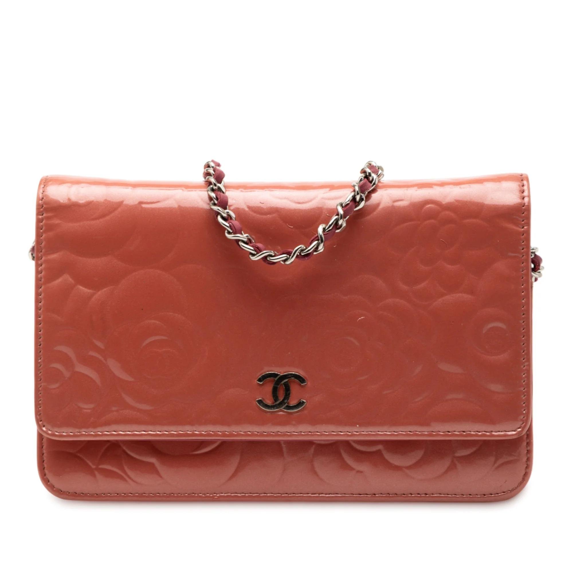 Wallet On Chain leather crossbody bag