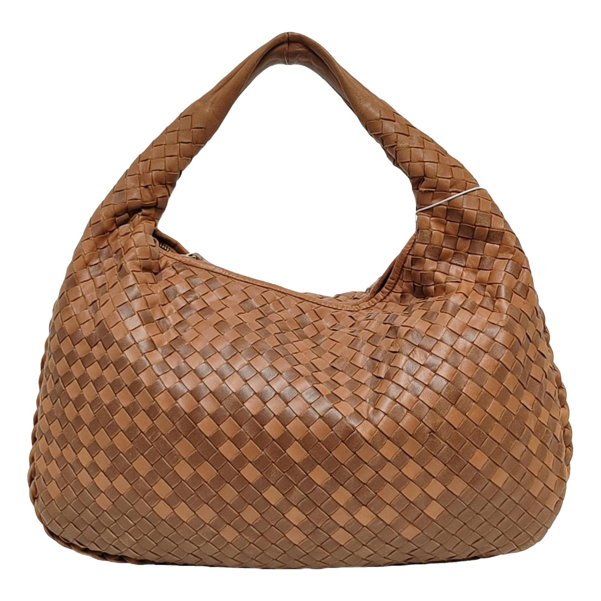Veneta leather handbag