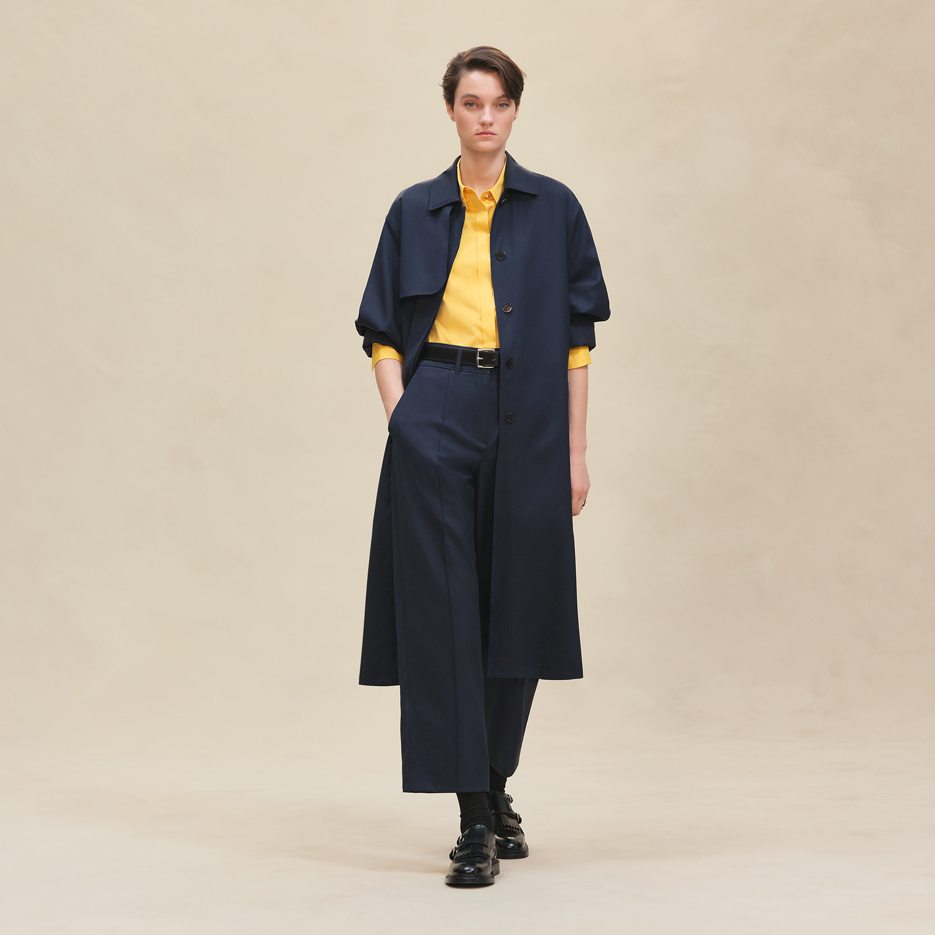 Fluid trench coat