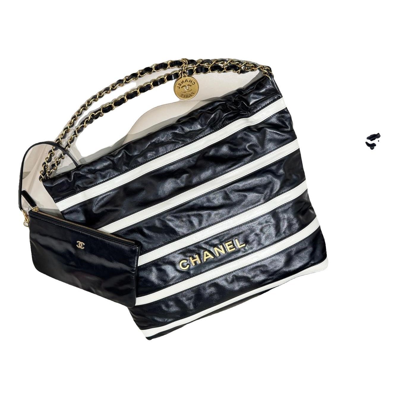 Chanel 22 leather handbag