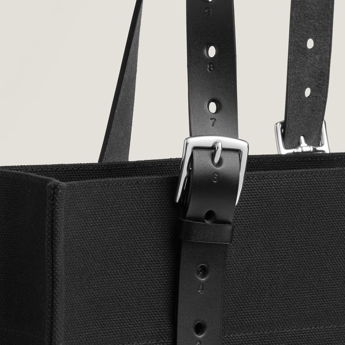 Noir Etriviere Shopping PM Bag