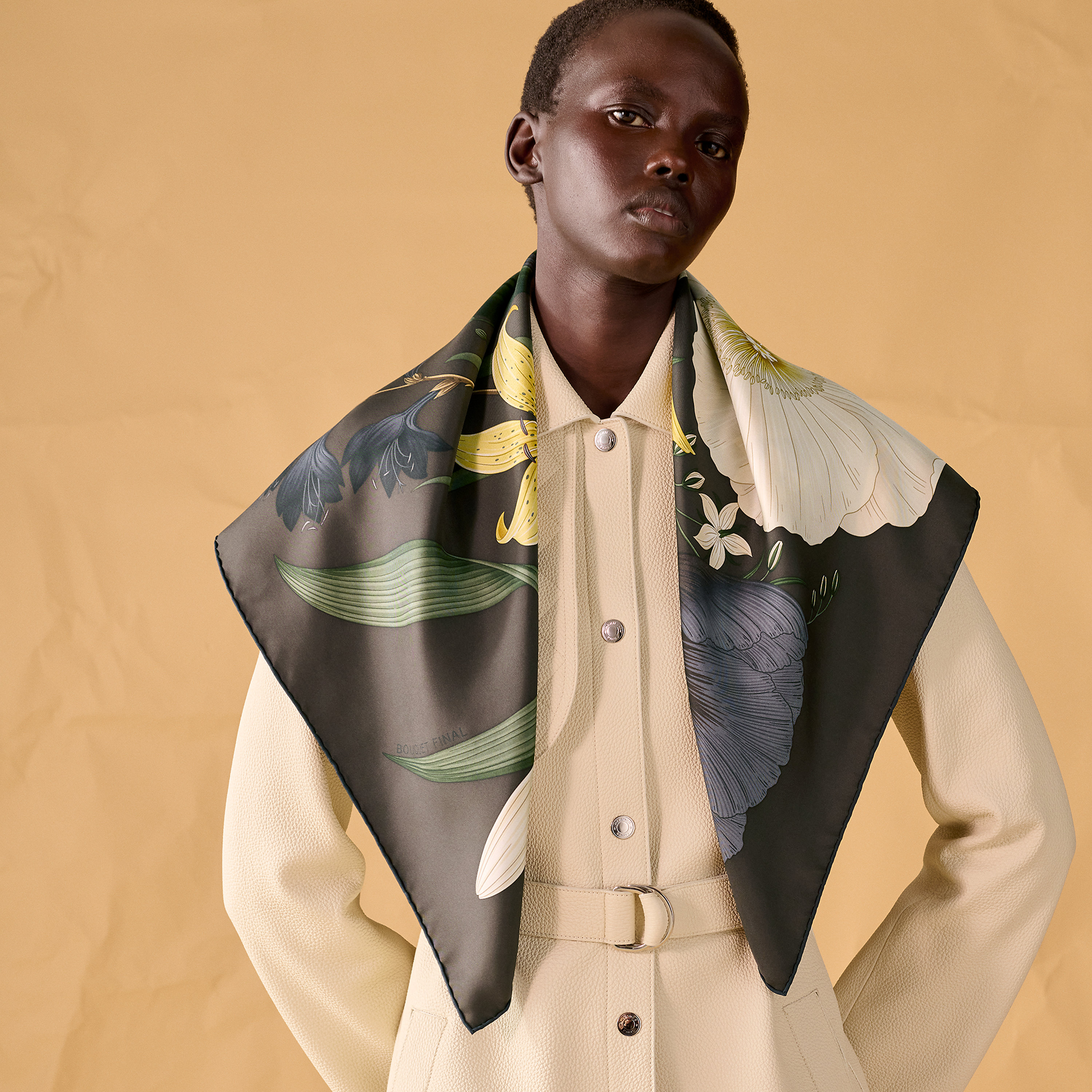 HERMES　スカーフ すぐ届く＊国内発送＊【HERMES】カレ 90 《銀細工の花》 (HERMES