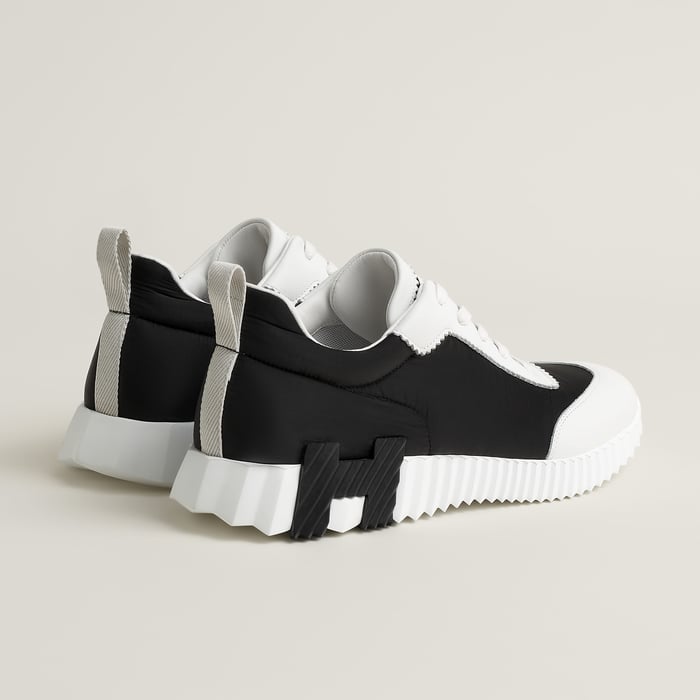 Bouncing Sneaker