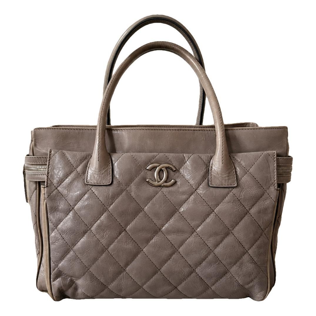 Chanel 25 leather tote