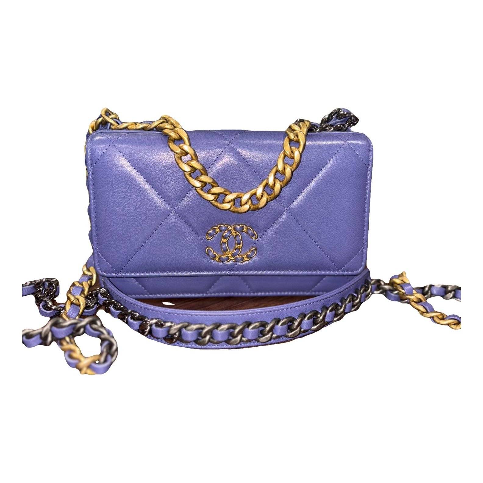 Chanel 19 leather handbag