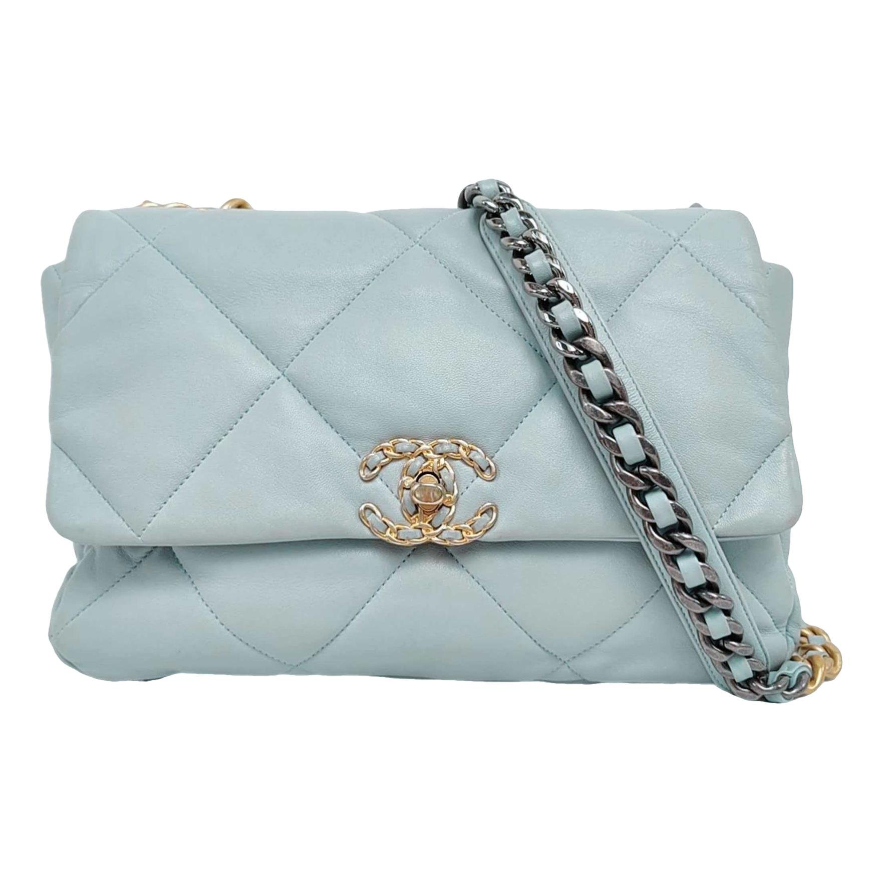 Chanel 19 leather handbag
