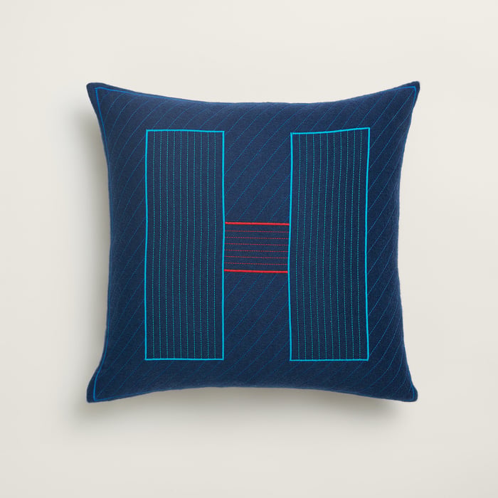 Marine Objets Du Faubourg H Pillow