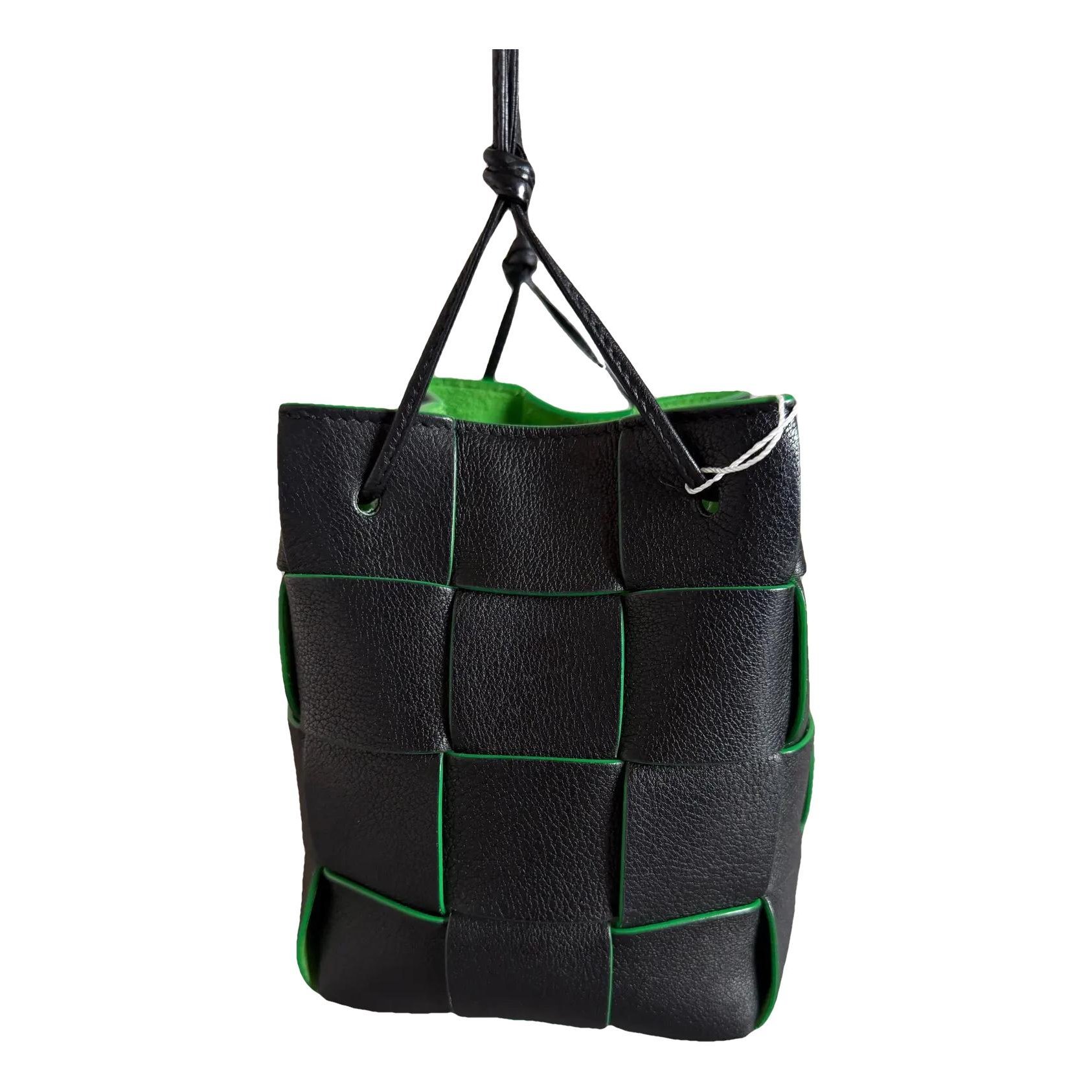 Cassette Bucket leather handbag