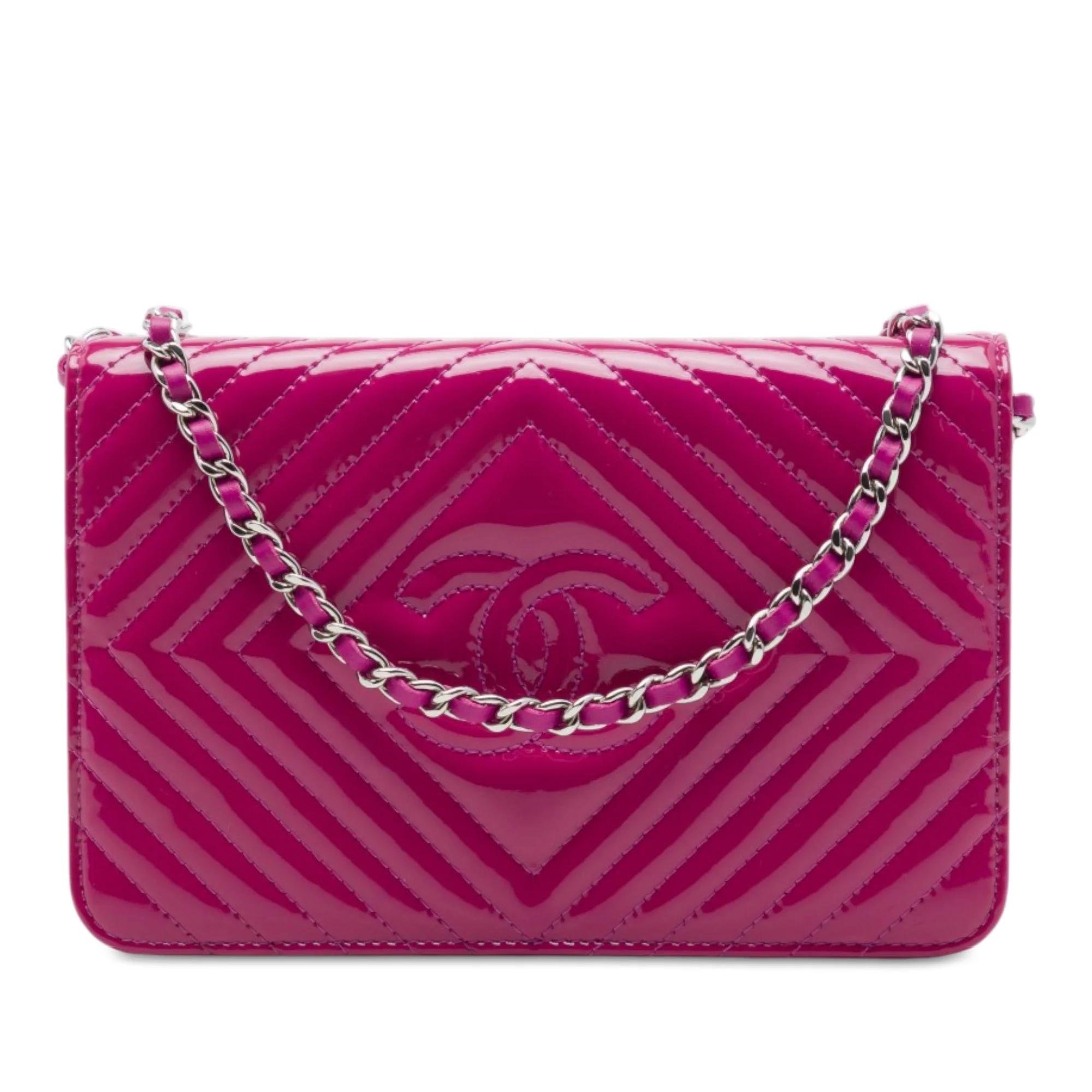Wallet On Chain leather crossbody bag