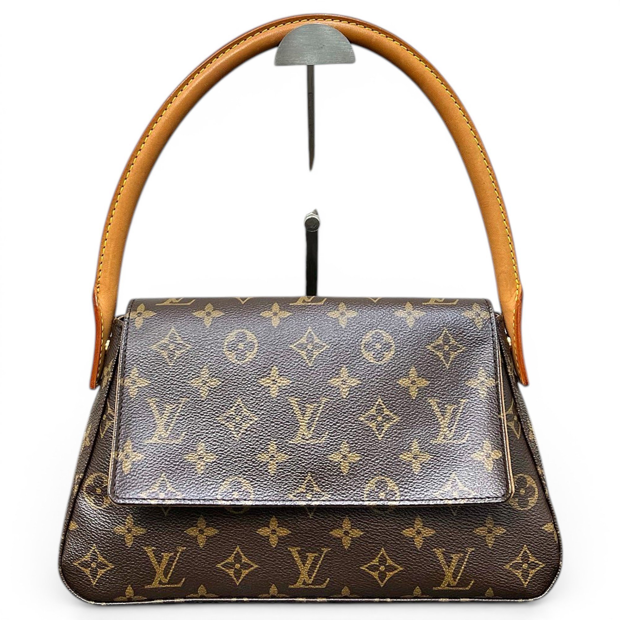 Looping leather handbag