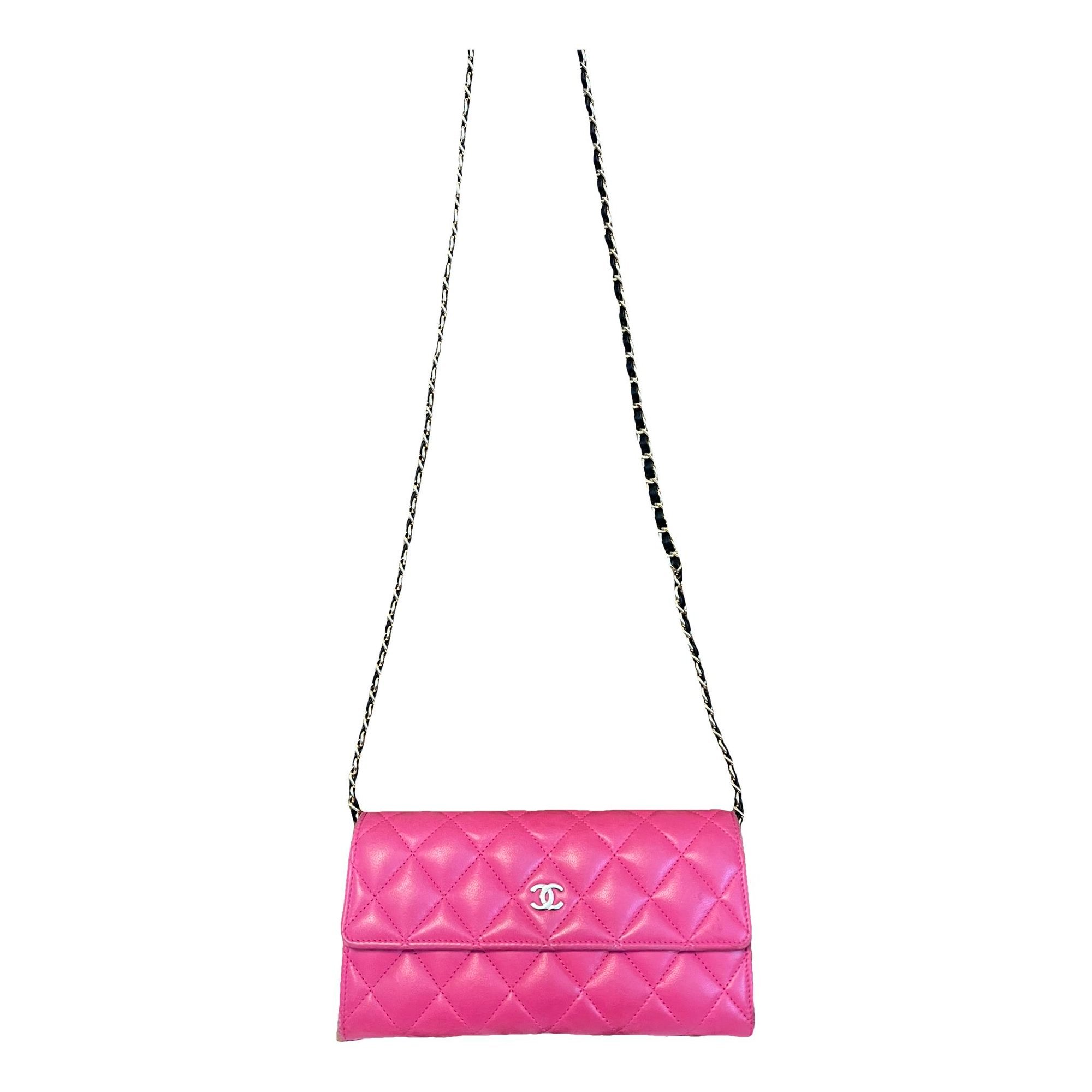 Wallet On Chain leather crossbody bag
