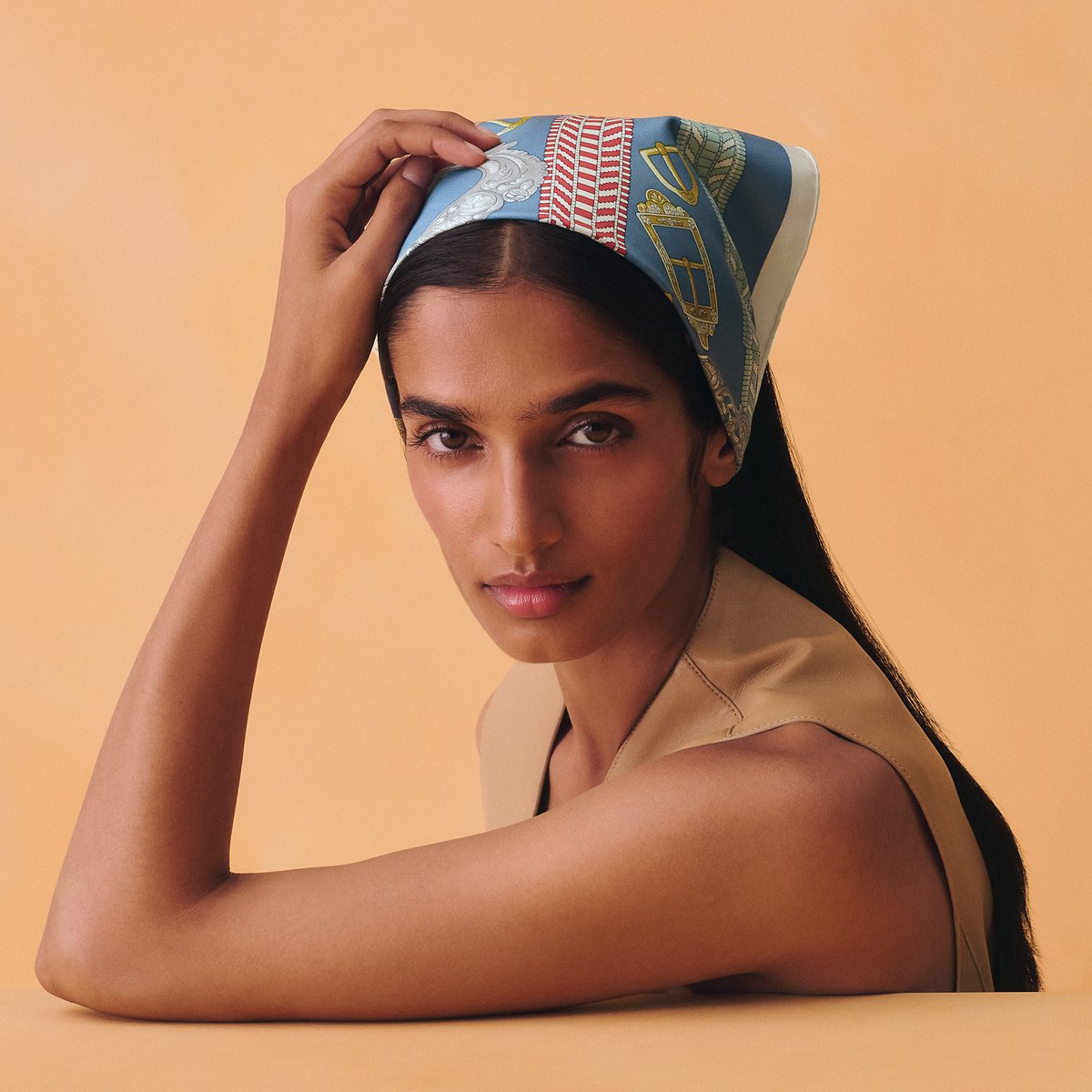 Hermès Boucles et galons du tsar scarf 45 Crème/Bleu/Gold | BagUSeek