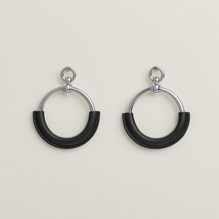 黒 ピアス 《ループ》