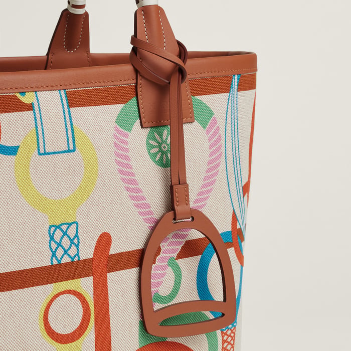 Steeple 28 Bag