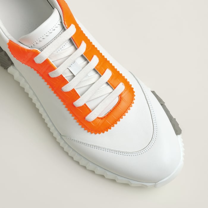 Bouncing Sneaker