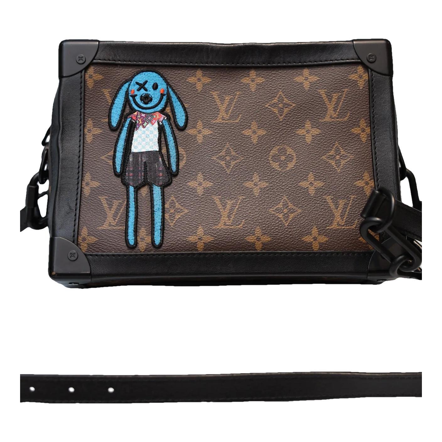 Pochette Trunk vinyl handbag