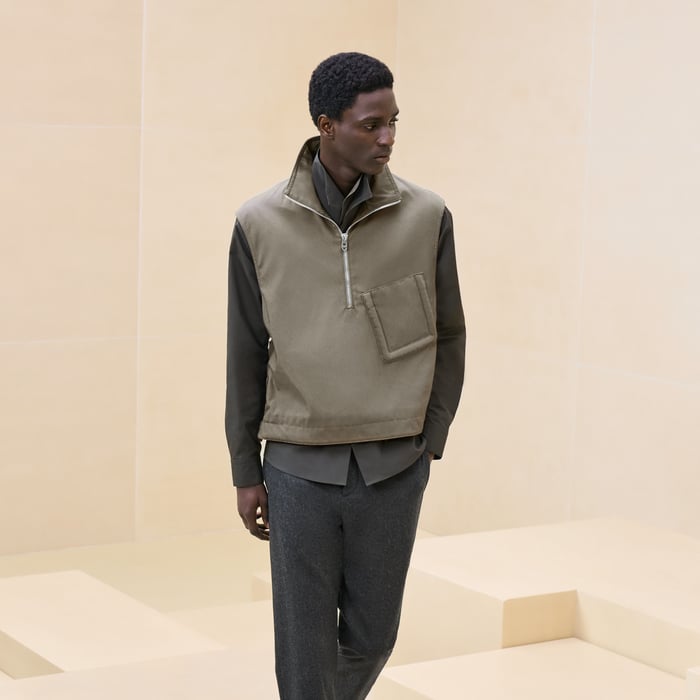 Sleeveless sweater with bridle detail
