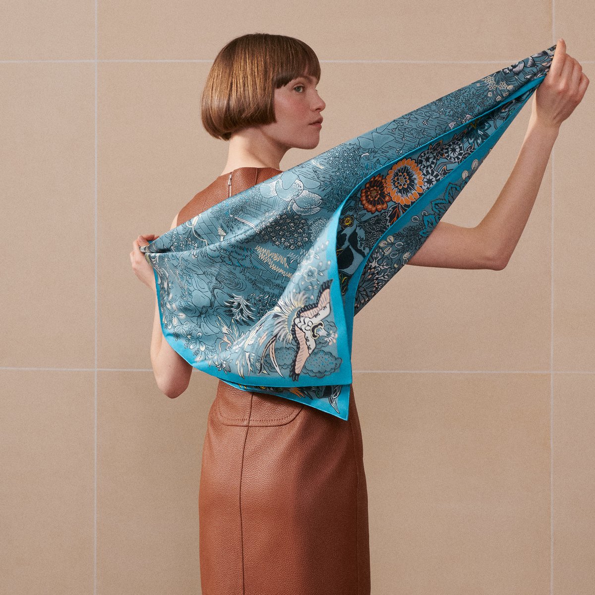 Hermès Mille Feuilles de Soie double face scarf 90 Bleu/Jaune Vif