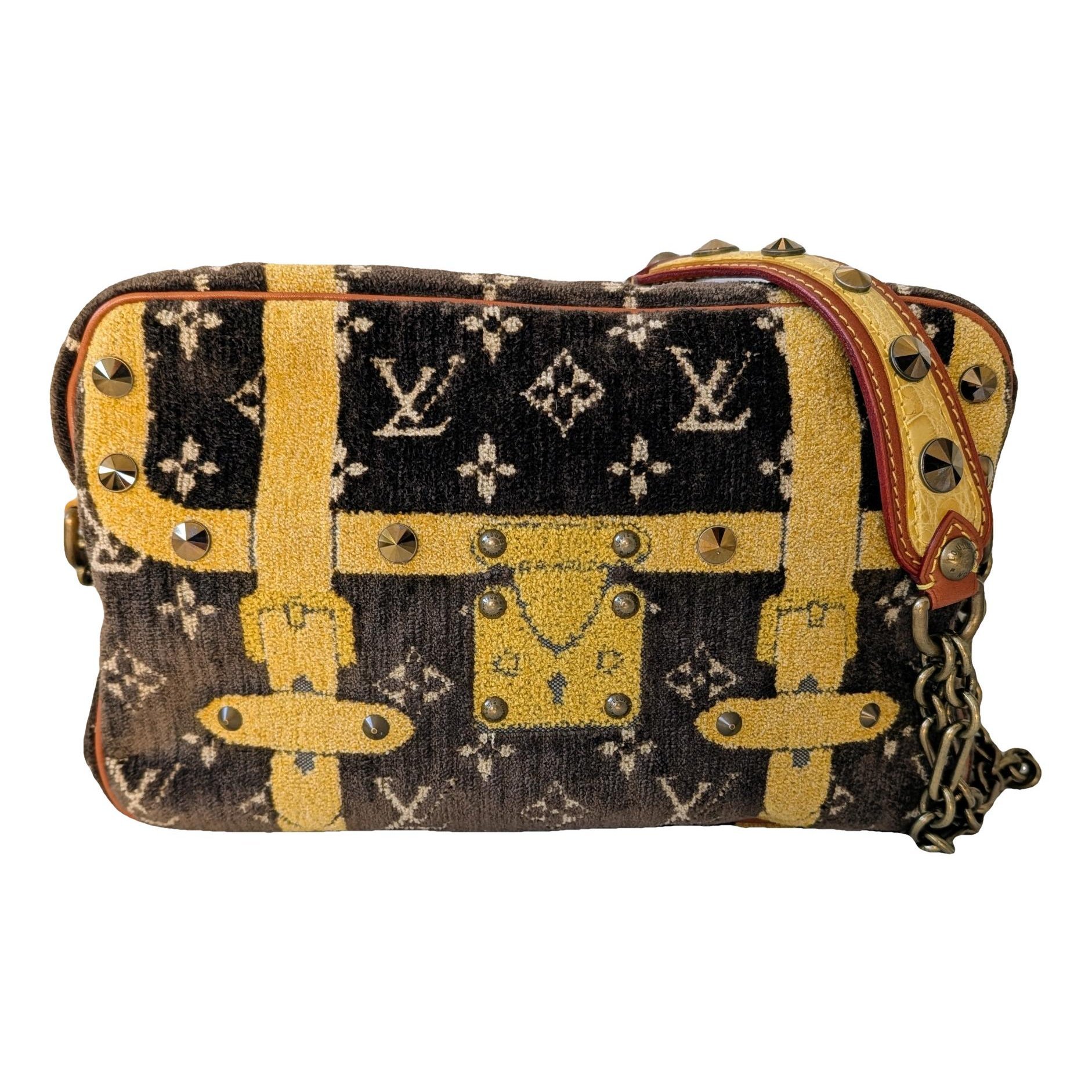 Trompe l'œil velvet handbag