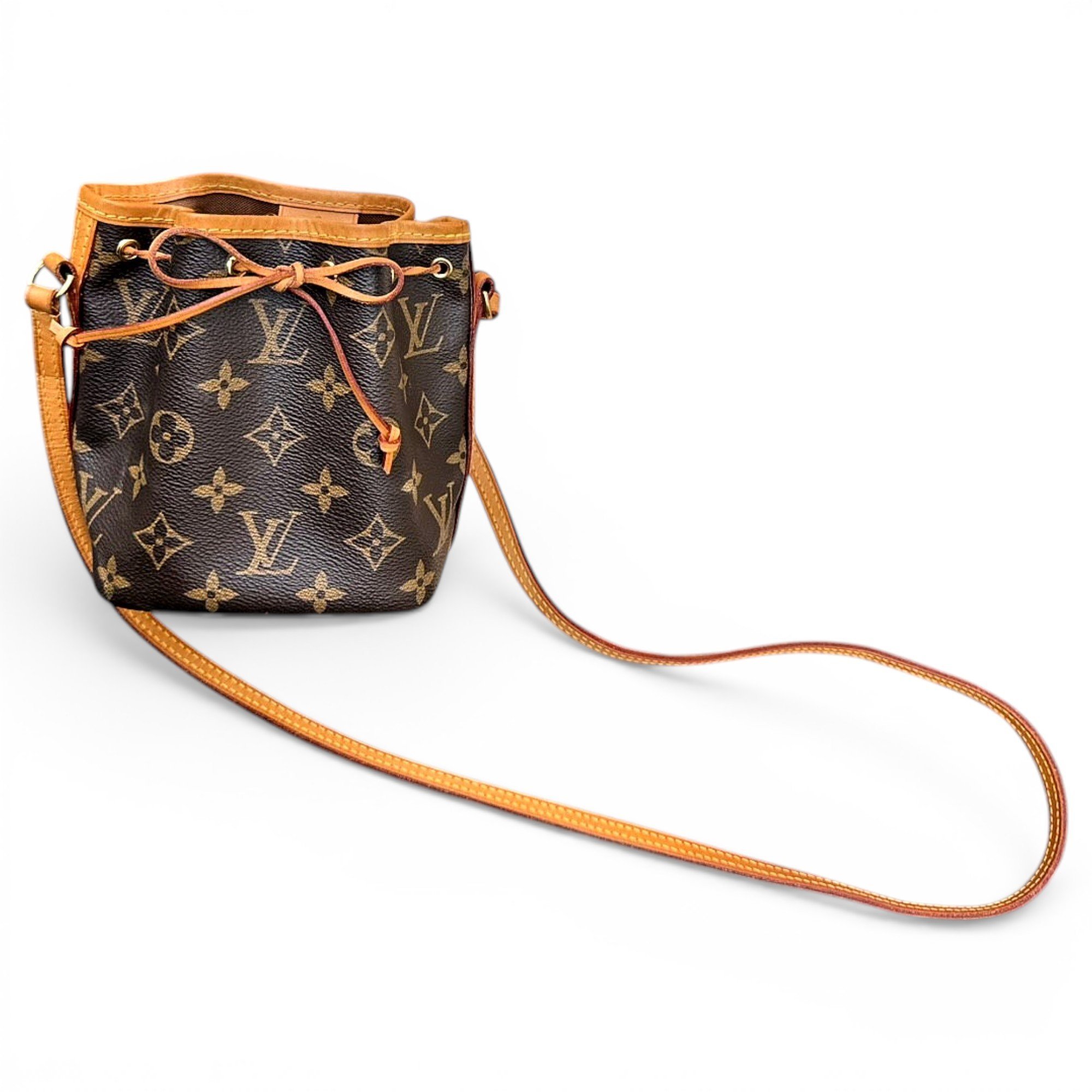 Nano Noé leather crossbody bag