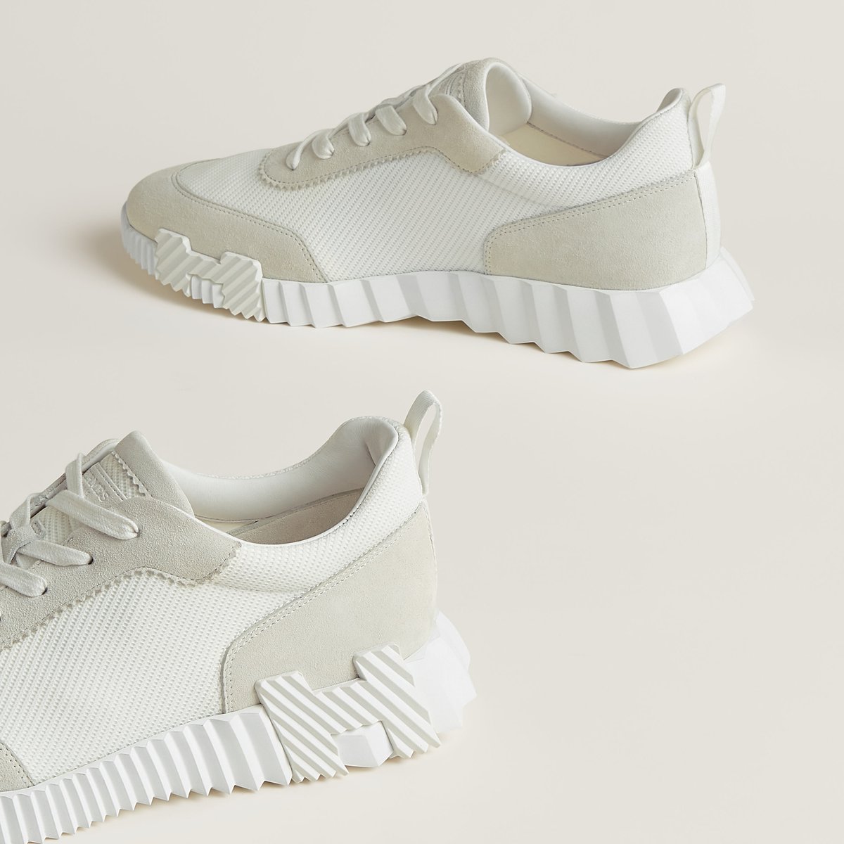Sneakers Bouncing