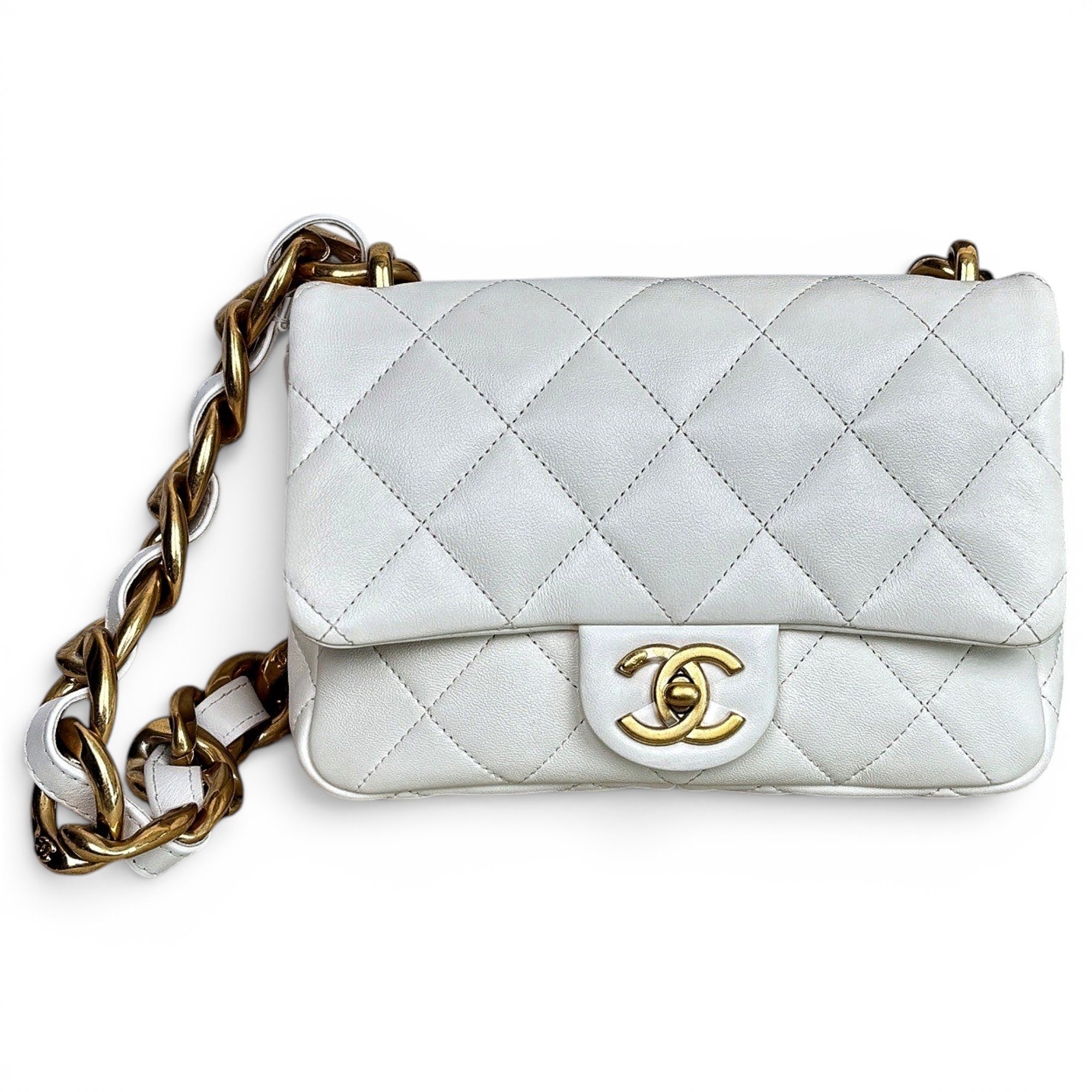 Chanel 19 leather handbag