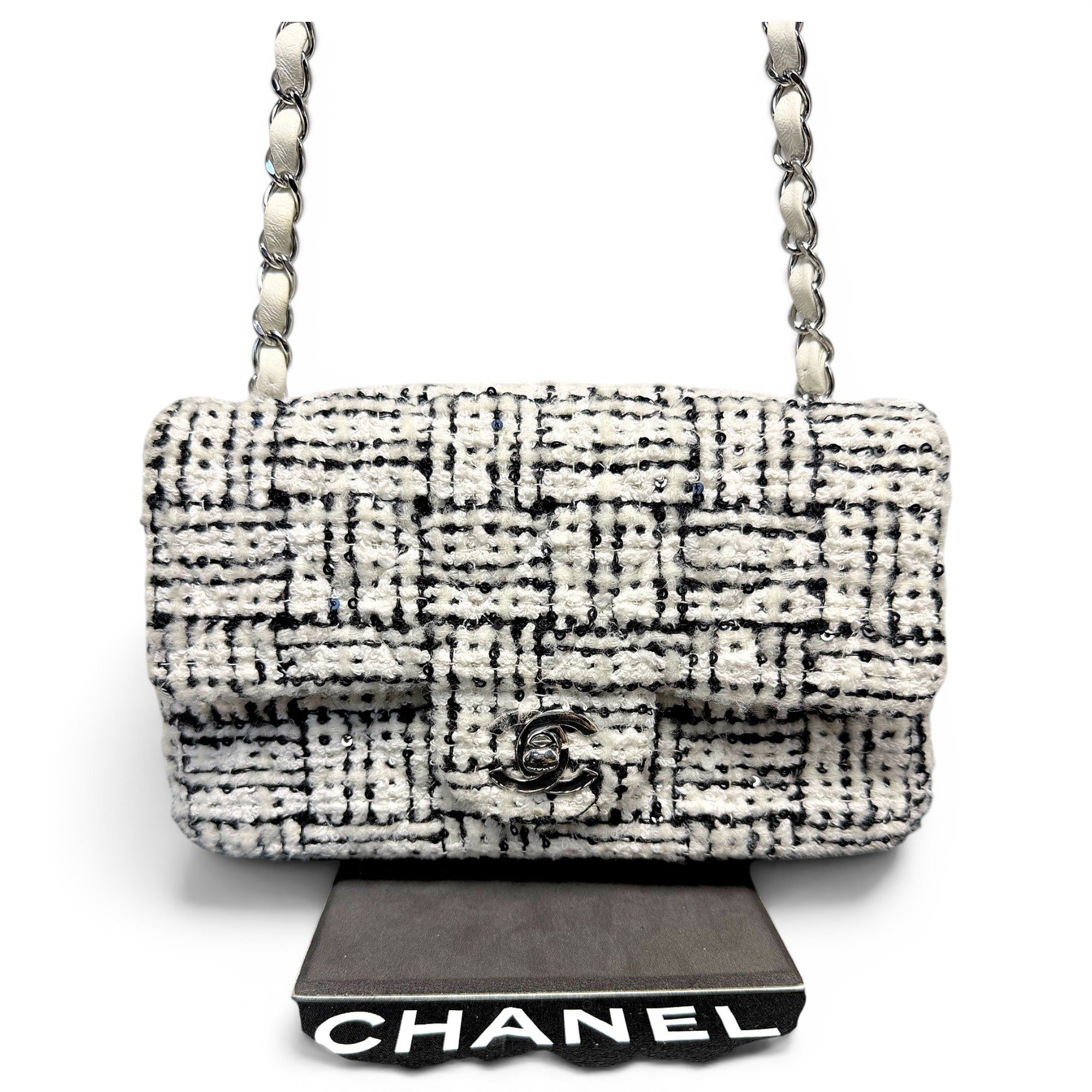 Timeless/Classique tweed crossbody bag