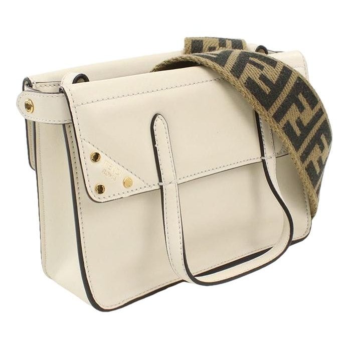Pocket leather tote