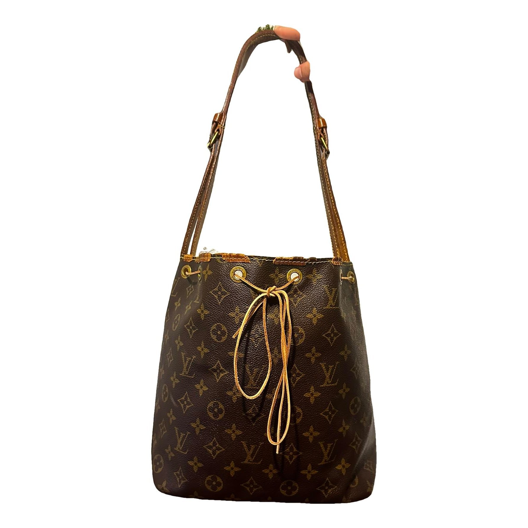 Petit Noé trunk leather crossbody bag