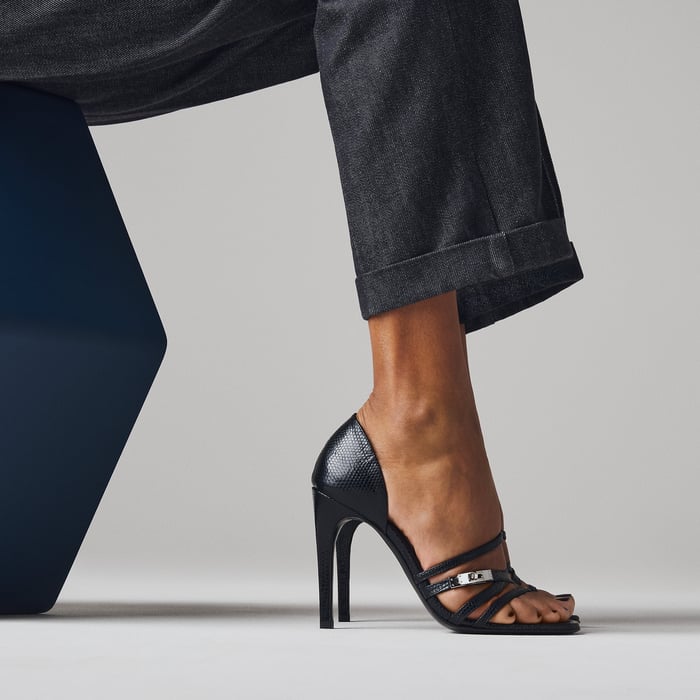 Noir Lipstick 105 Sandal