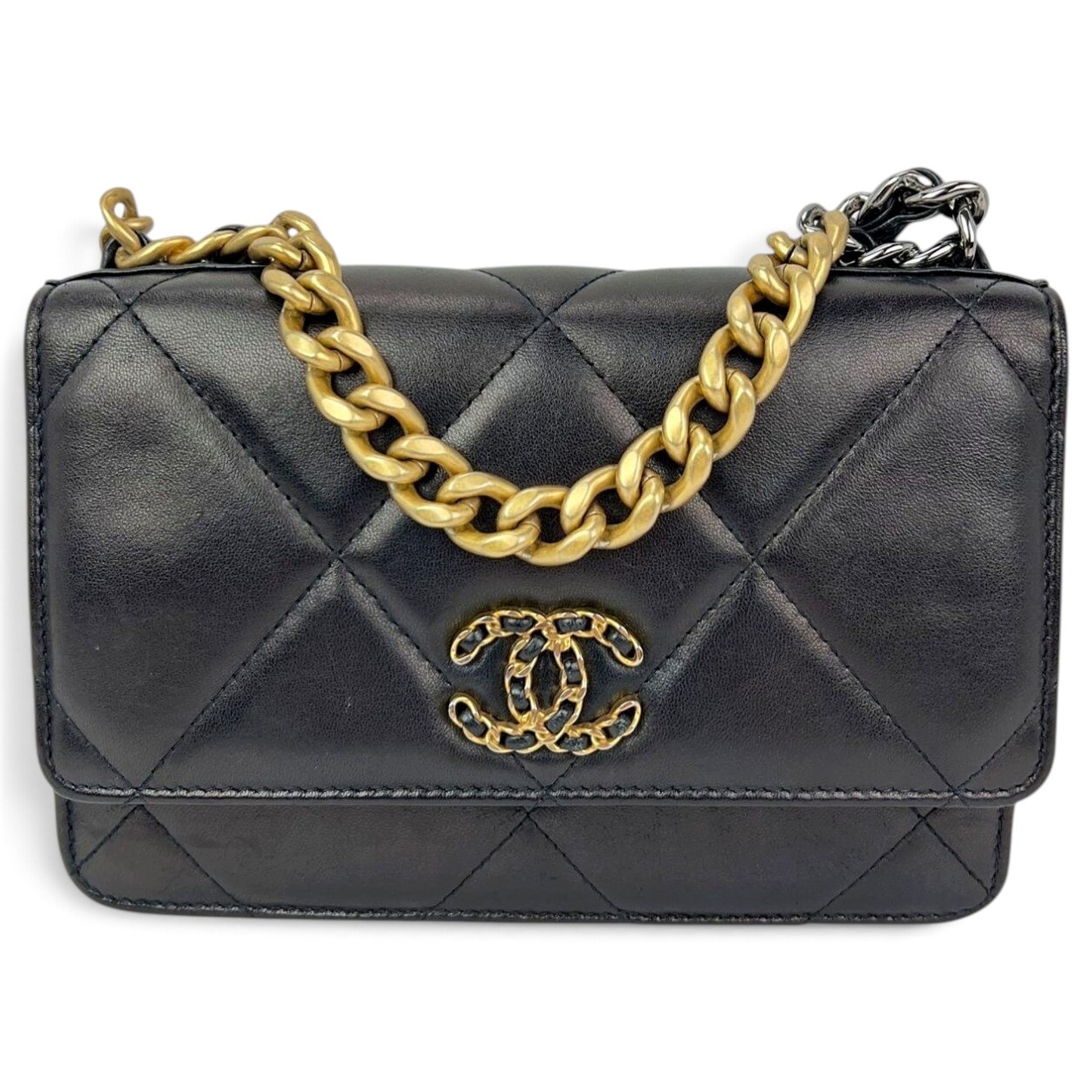 Chanel 19 leather crossbody bag