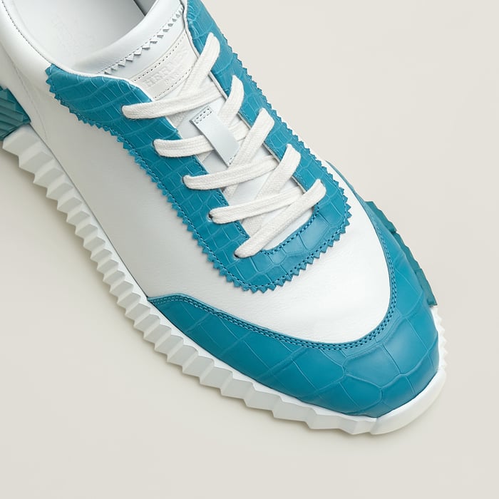 Bouncing Sneaker