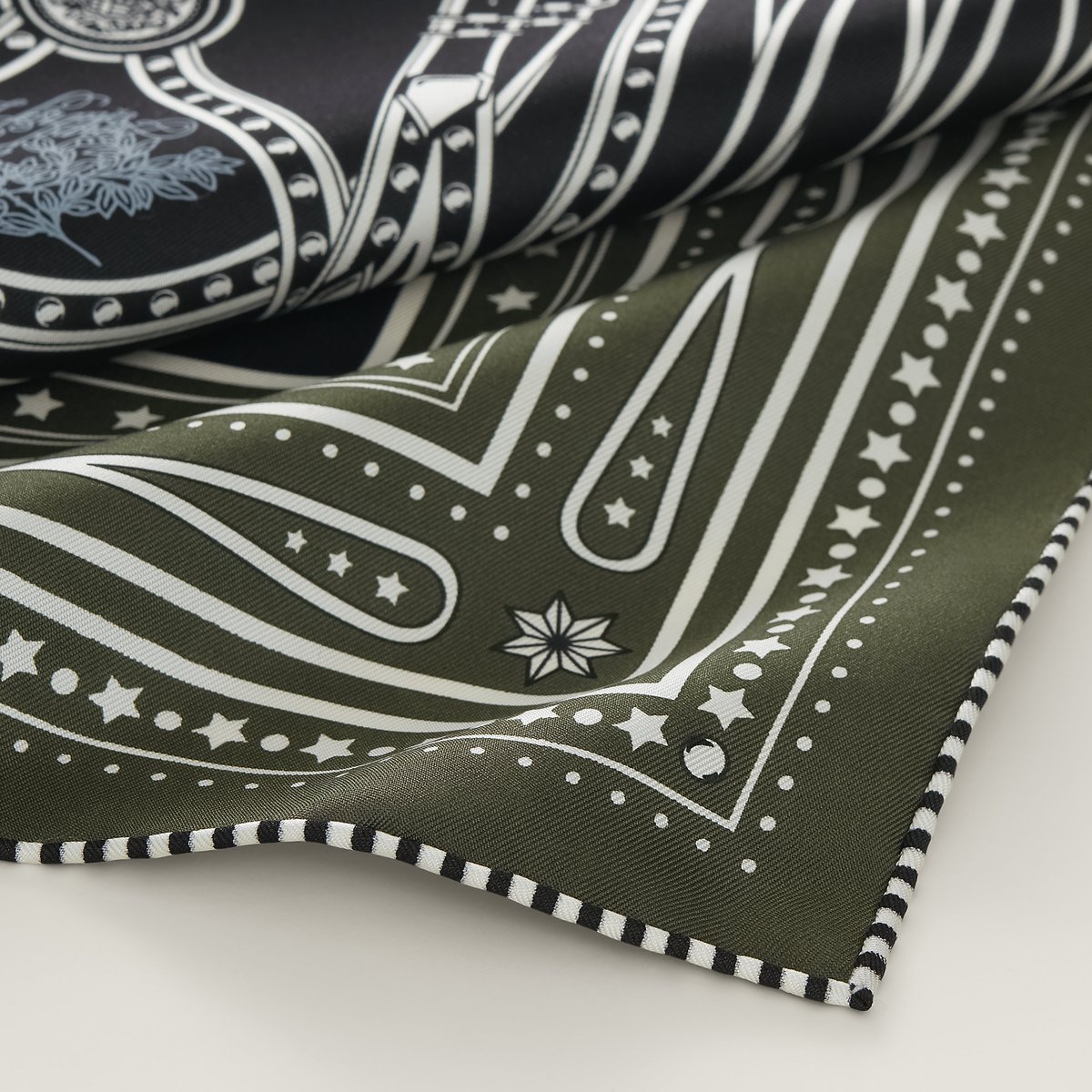 Hermès Grand Tralala bandana 55 Kaki Foncé/Noir/Blanc | BagUSeek