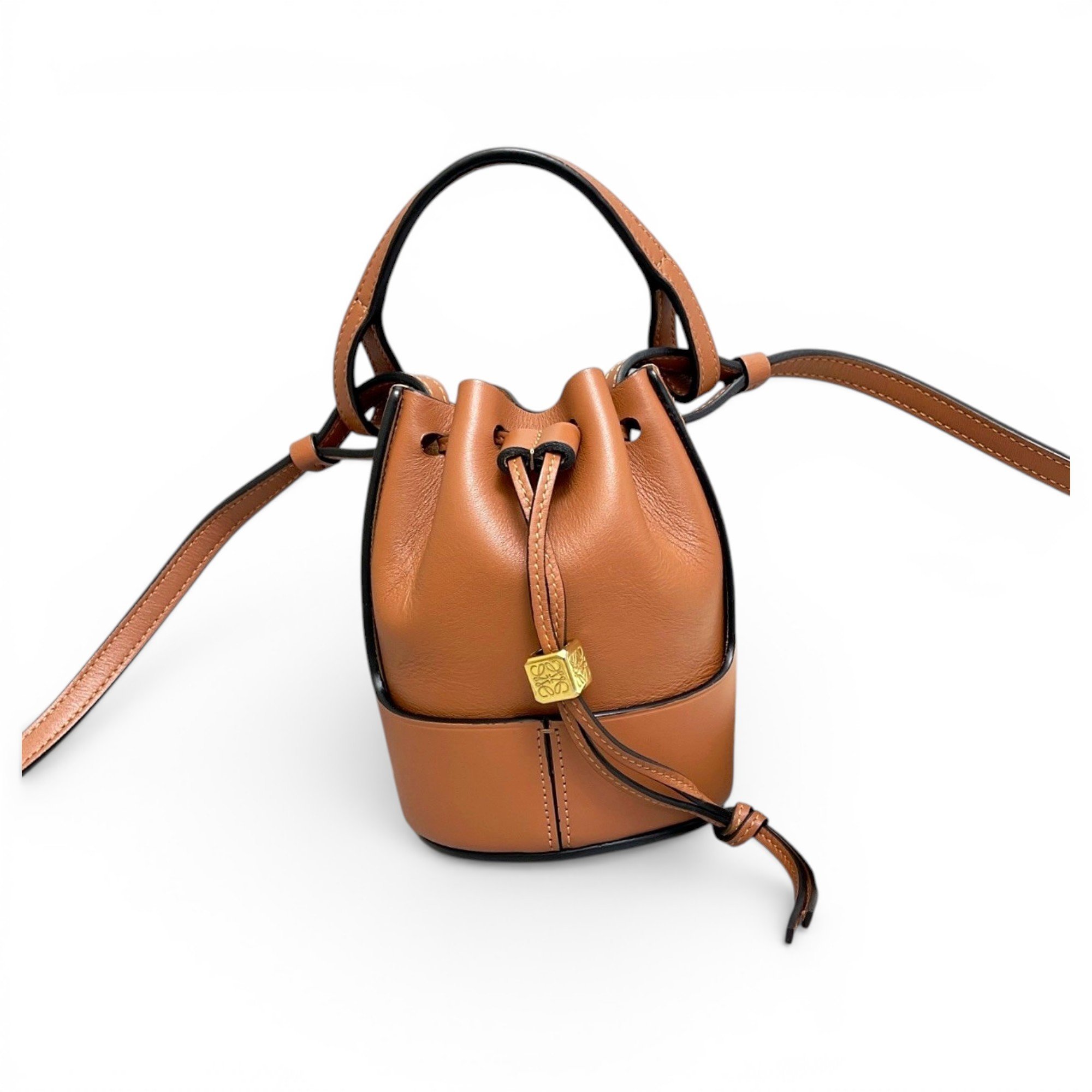 Balloon leather handbag