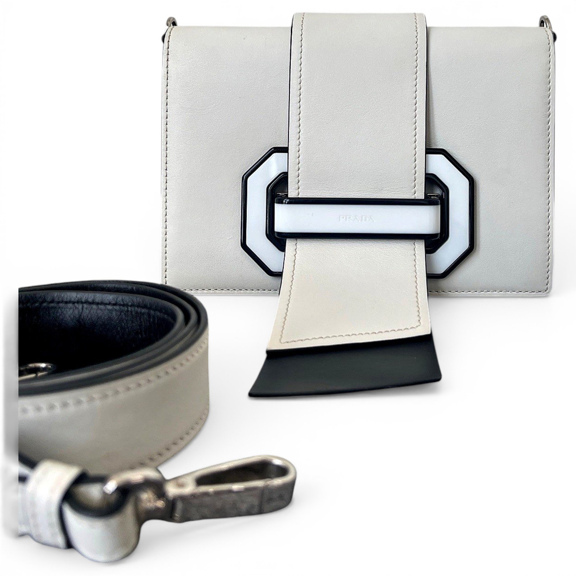Ribbon leather handbag