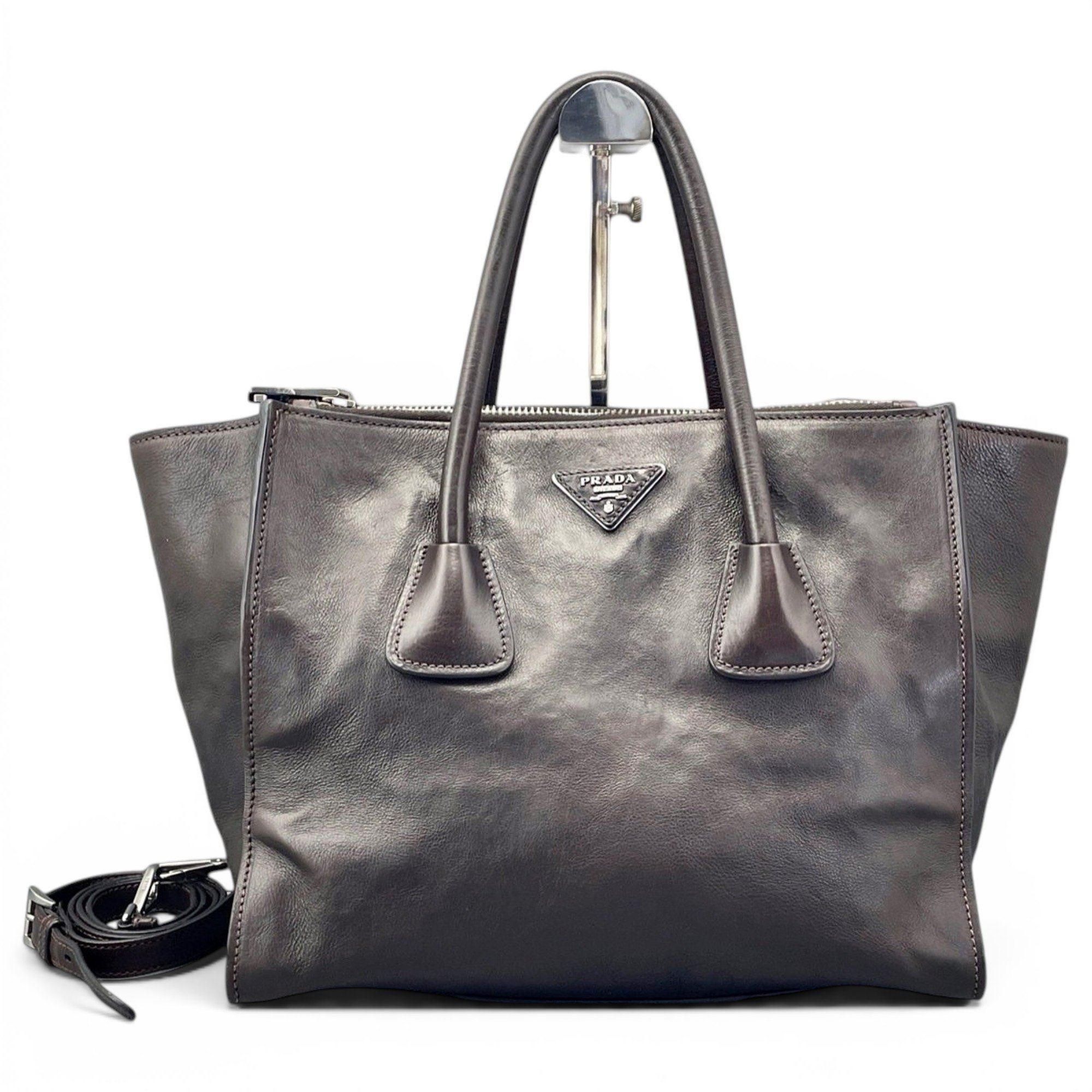 Concept leather tote